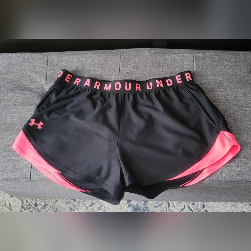LG Women's Black and Pink Under Armour Play Up 3.0